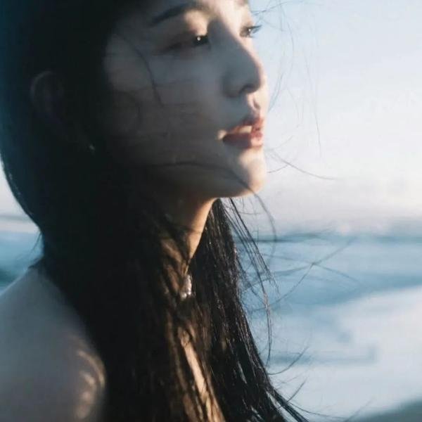 夹缝中活着，小春